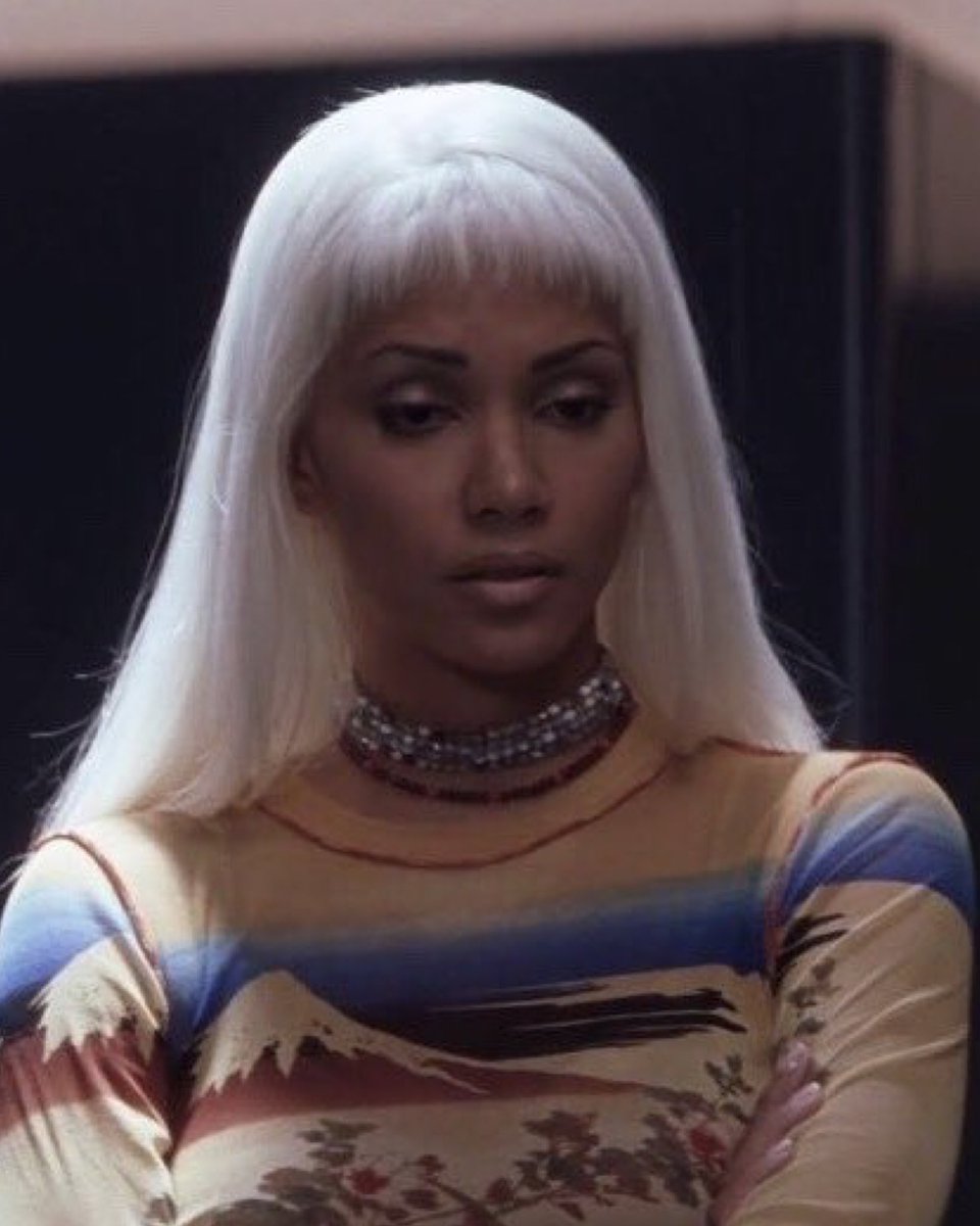 StreetFashion01's tweet photo. Halle Berry as Storm in X-Men wearing Jean Paul Gaultier SS99 “Fuji” Mesh Top (2000) https://t.co/UbR8MFmLiv