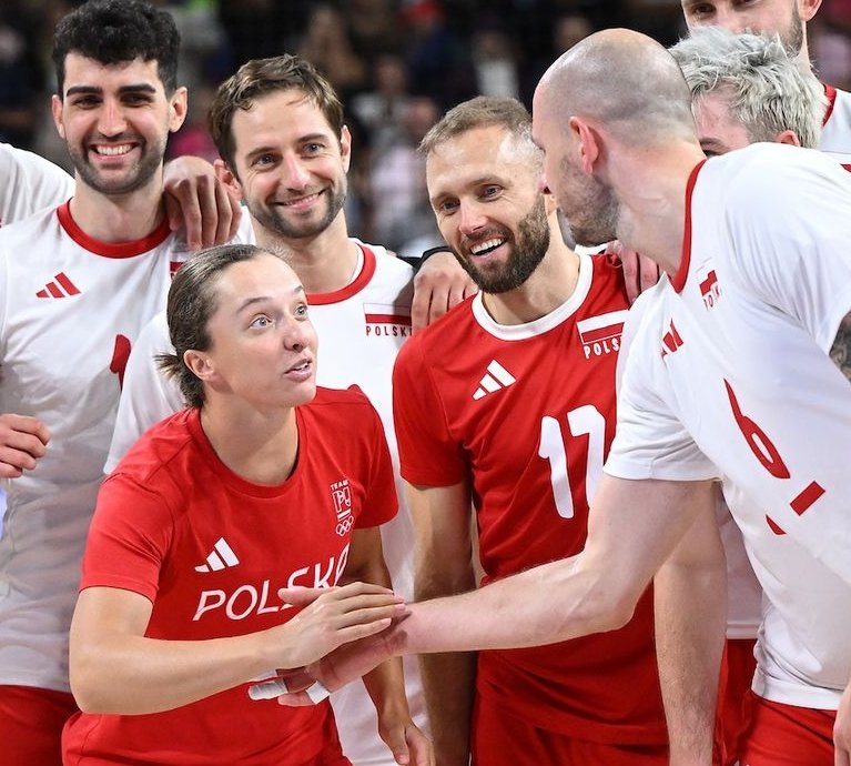 JeSuisHeretix's tweet photo. Twarz Igi zbijającej pionę z Bartkiem to twarze nas wszystkich, kiedy spotykamy swoich największych idoli 😌

#gangłysego https://t.co/GvmIUbHV4h
