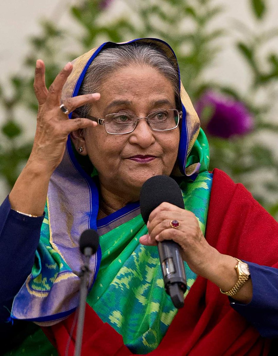 अफगानिस्तानबाट घानी भाग्यो,श्रीलंकाबाट राजापाक्षे भाग्यो, बंगलादेसबाट शेख हसिना भागिन् !
अब नेपालबाट भाग्ने को होला ?नेपालमा पनि छिटै देश छोडेर भागुन ,लौन हे पशुपति  नाथ यो कोटि होम लगाको फल मिलोस अब सबै गु खानेहरु लाई यो देशबाट लखेटि दिनुहोस हे पशुपतिनाथ हजुरलाई कोटि कोटि प्रणाम