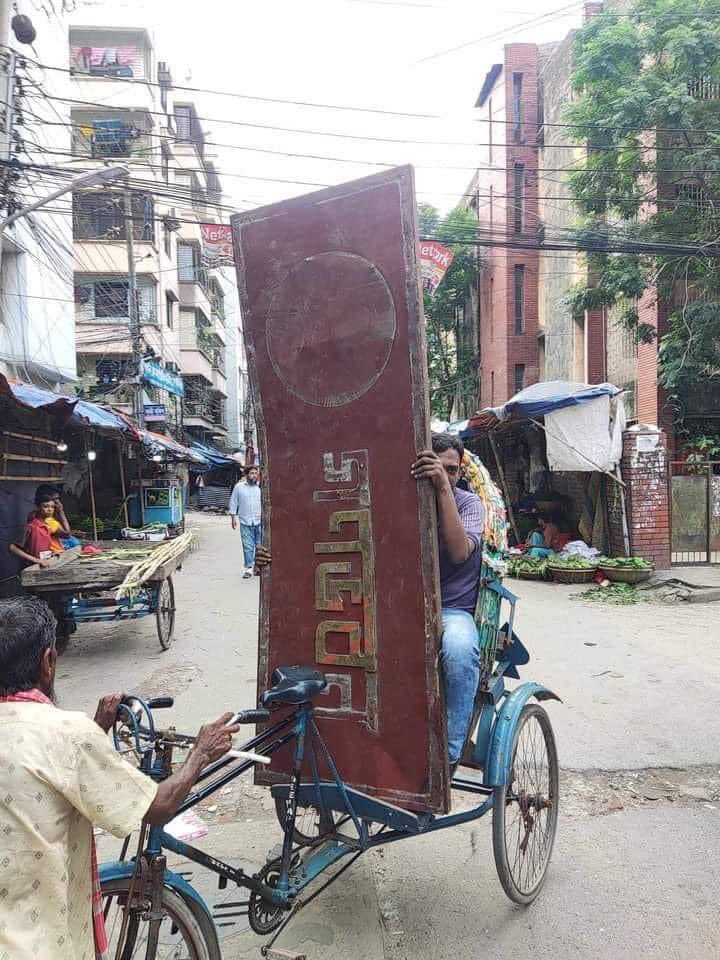 ImRiyad1's tweet photo. গণভবন আজ রিকশায়! 🐸
#reversebraindrainbd
#Bangladesh
#SaveBangladesiStudents
#StepDownHasina
#StudentsUnderAttack https://t.co/251dzmXO6g