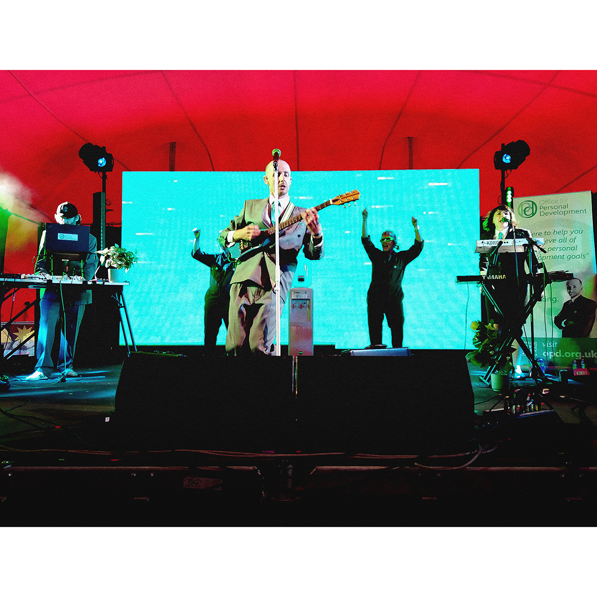 OPD_org_uk's tweet image. Super-thanks to @ynotfestival for hosting our latest motivational seminar yesterday. 

It was a pleasure to help you improve yourselves. 

Next stop @rossi_bar  Brighton - Wednesday 4 September with @booelectric @meltingvinylbrighton 

[📸 Scott Allsop / Hannah Deeble]

#ynot