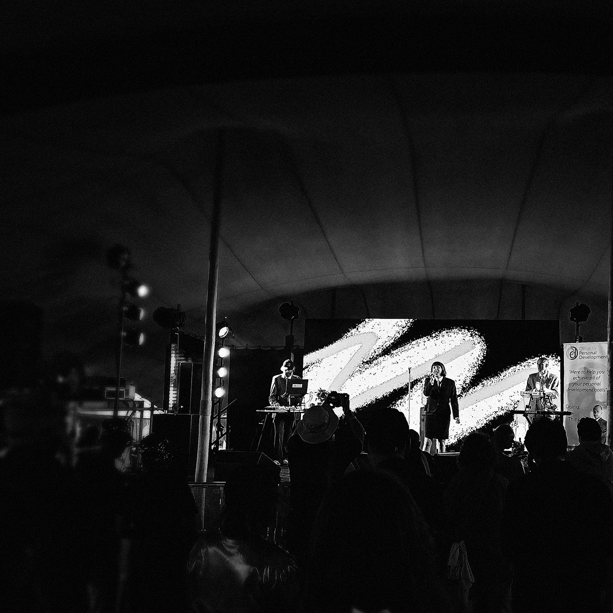 OPD_org_uk's tweet image. Super-thanks to @ynotfestival for hosting our latest motivational seminar yesterday. 

It was a pleasure to help you improve yourselves. 

Next stop @rossi_bar  Brighton - Wednesday 4 September with @booelectric @meltingvinylbrighton 

[📸 Scott Allsop / Hannah Deeble]

#ynot