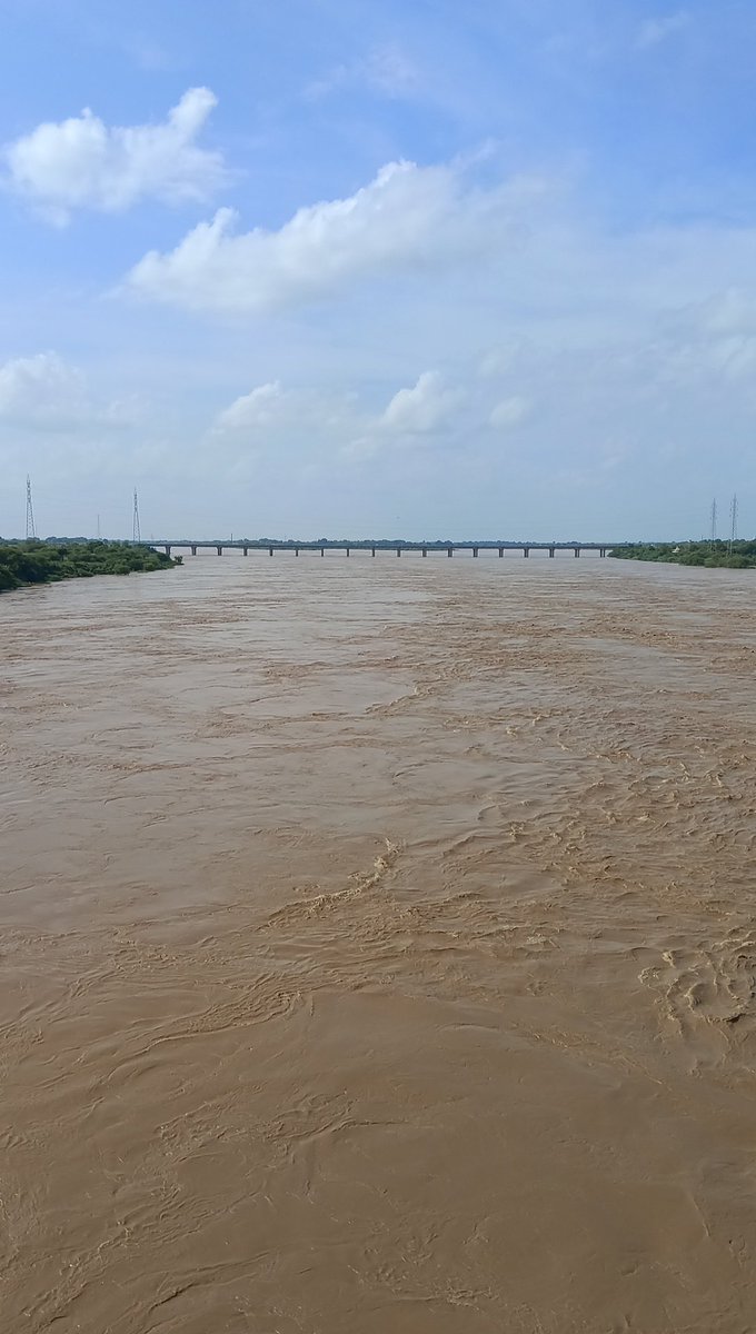 kl_Geeta's tweet photo. बांदा।केन नदी का बढ़ा जलस्तर, चिंता में हैं आस-पास के लोग 
@KhabarLahariya
@KLKavita @klmeera @hv_harshita https://t.co/eJiLLZe4be