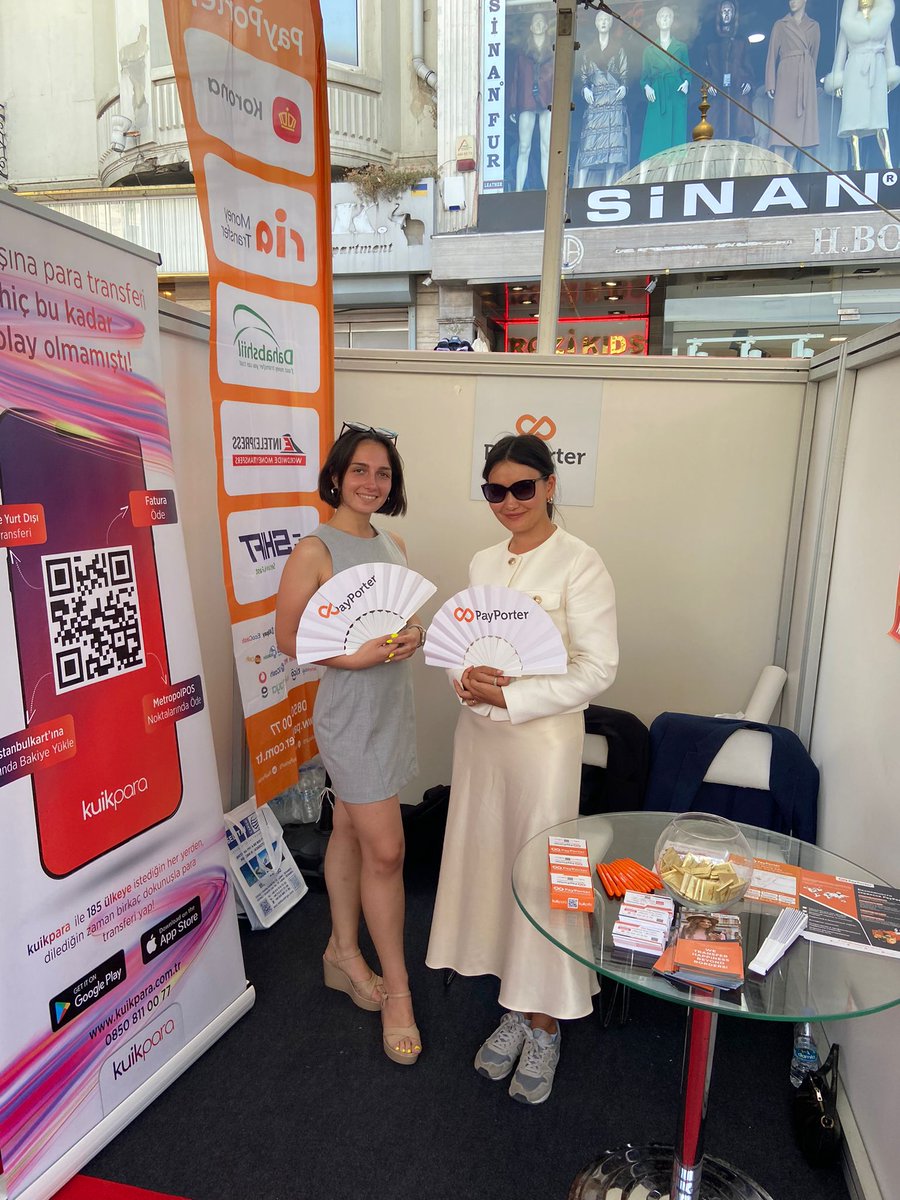 PayPorterPS's tweet photo. Laleli Fashion Festival’de yerimizi aldık. Sizler de standımıza uğrayarak uluslararası para transferleri hakkında detaylı bilgi alabilir, PayPorter yelpazelerinden faydalanabilirsiniz. 😊 
Standımıza bekliyoruz...🙃

#PayPorter #LaleliFashionFestival https://t.co/cwR6QxK2R7
