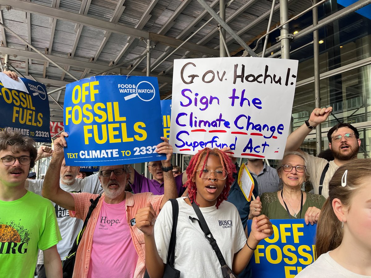 On Friday, <a href="/foodandwater/">Food & Water Watch</a> joined <a href="/NYPIRG/">NYPIRG</a>, <a href="/FFF_NYC_/">Fridays For Future NYC</a>, <a href="/350brooklyn/">350BK</a>. and other allies to send a message to <a href="/GovKathyHochul/">Governor Kathy Hochul</a>:

Sign the #ClimateChangeSuperfund Act!

As New Yorkers suffer from extreme heat, Hochul must force fossil fuel companies to pay for their climate damage.