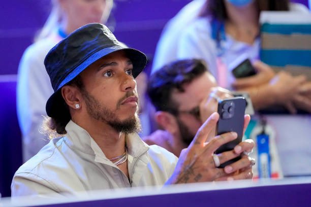 me tryna live in the moment while also recording it for 'memories' :