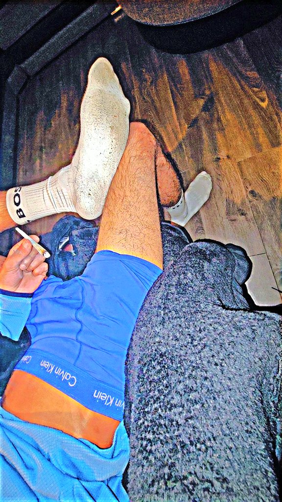 NoLimitMaster16's tweet photo. Which would you prefer in your mouth? White or black socks?😈

#findomdrain #moneyslave #findompiggy #paypig  #findomaddict #sockslover #socksniffer #sockenfetish #wornsocks #smellysocks #socksoles #blacksocks #whitesocks https://t.co/DktOg8nouK