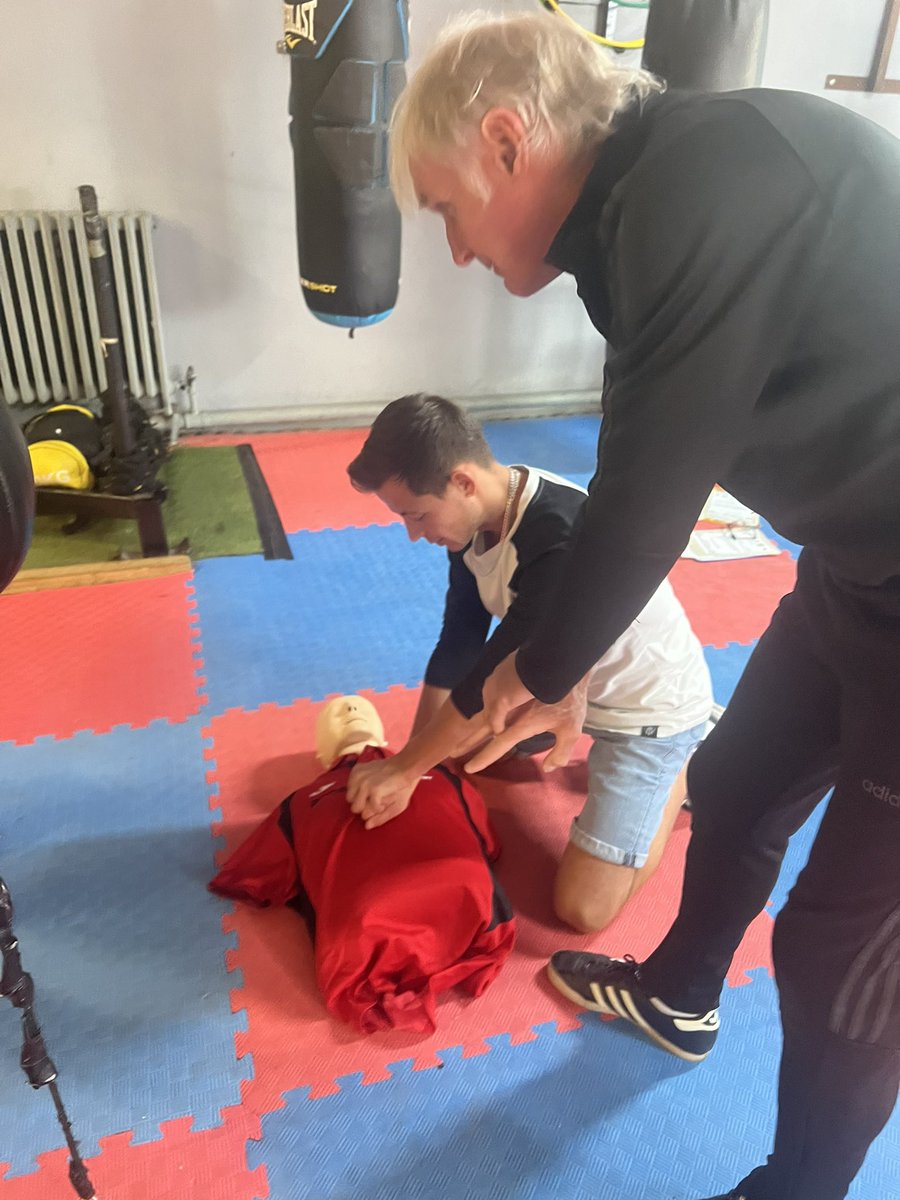 NottsBoxing's tweet photo. First Aid training Done ☑️
Be prepared ☑️
Save lives ☑️
Training and development ☑️
Teamwork ☑️
#NSOB #MSOB https://t.co/ixVrUHLYeo