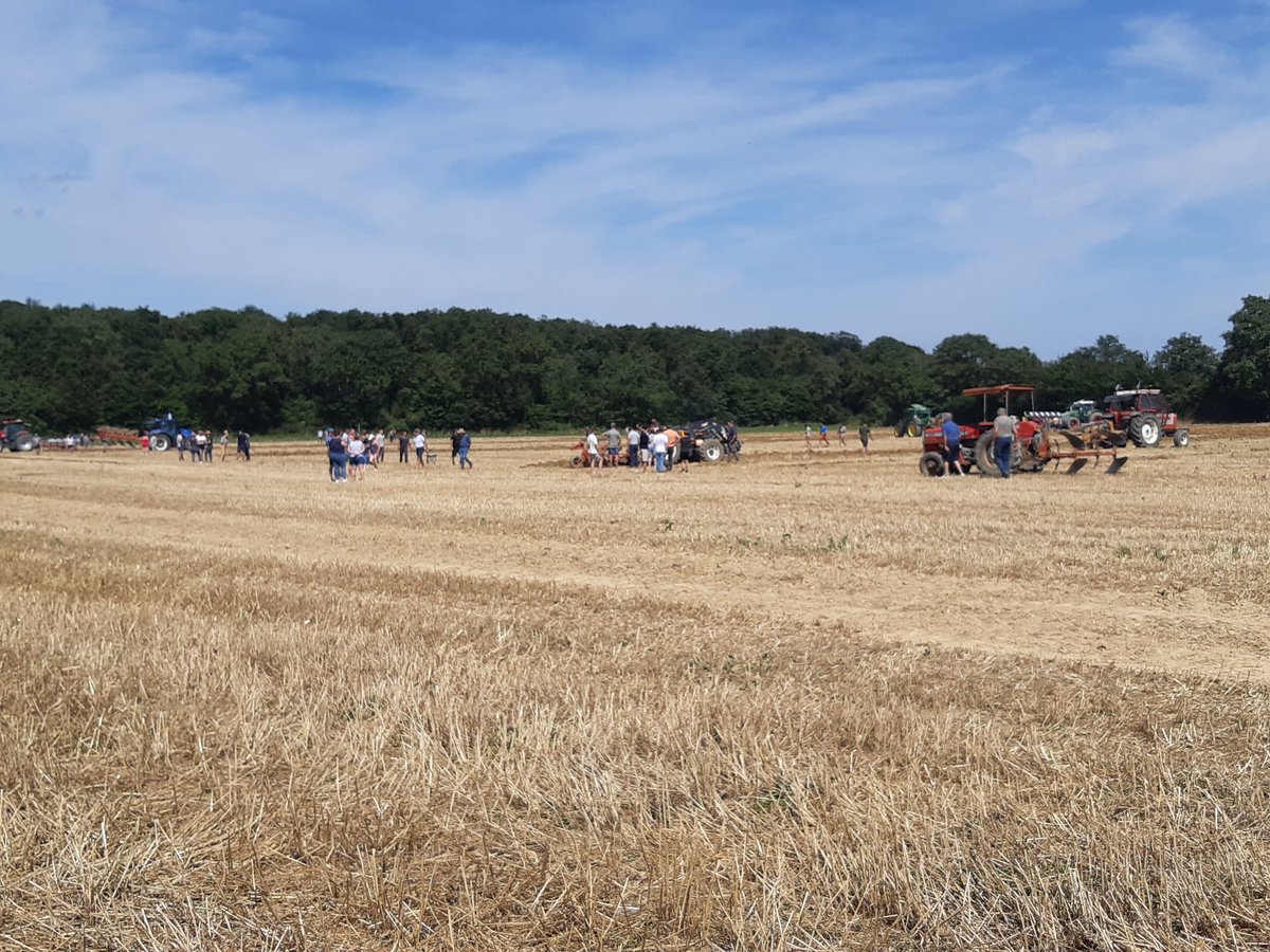 Retour réussi du concours de labour sur le canton St aignan sur roe et Craon 
Bravo pour cette belle journée <a href="/JEUNESAGRI53/">JAMAYENNE</a> <a href="/fdsea53/">FDSEA53</a>