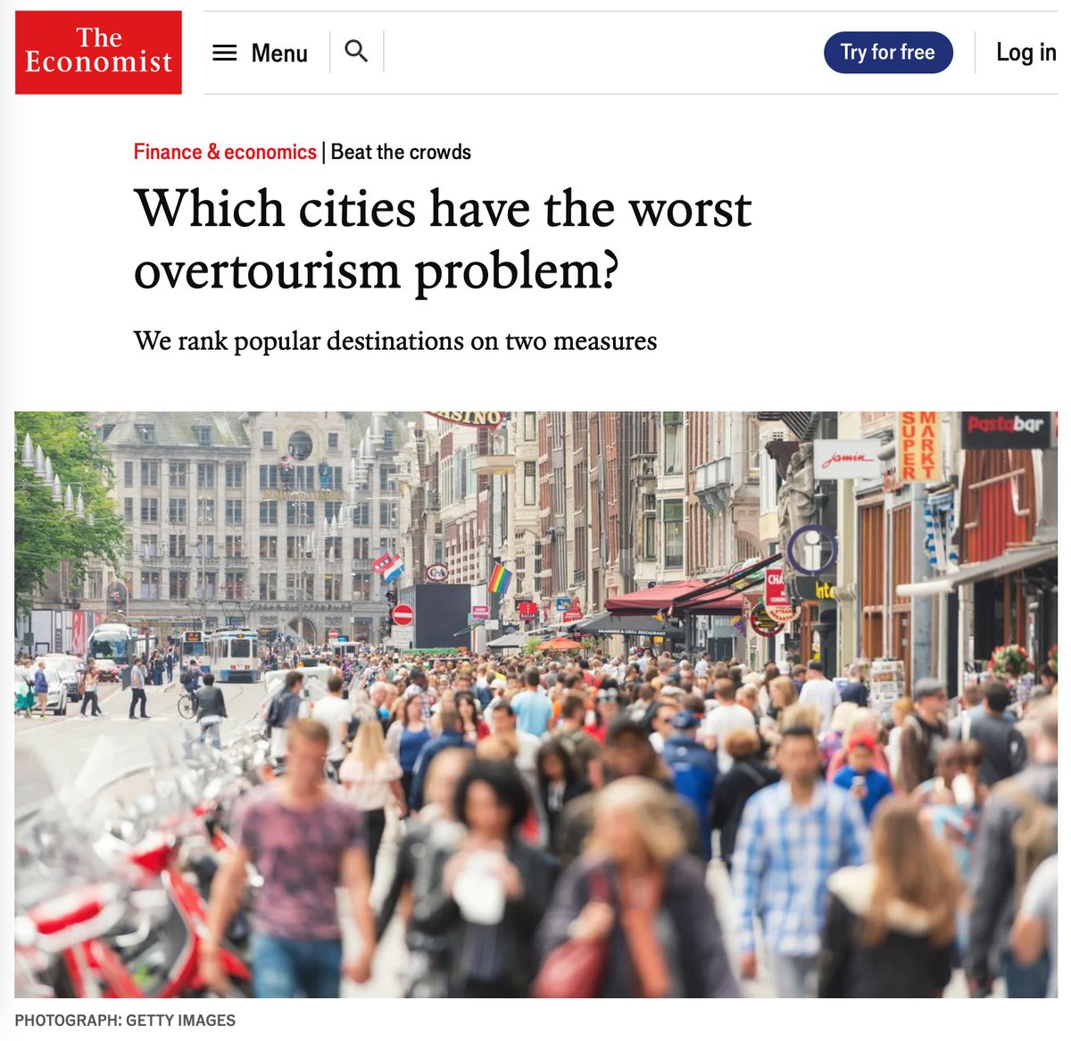 Volgens The Economist heeft Amsterdam het grootste massatoerisme-probleem van de hele wereld. Onze stad voert de ranglijst aan van overtoerisme: er zijn 10,1 toeristen op elke inwoner, in Barcelona is dat 'maar' 5,9. #noodtoestand #toerisme