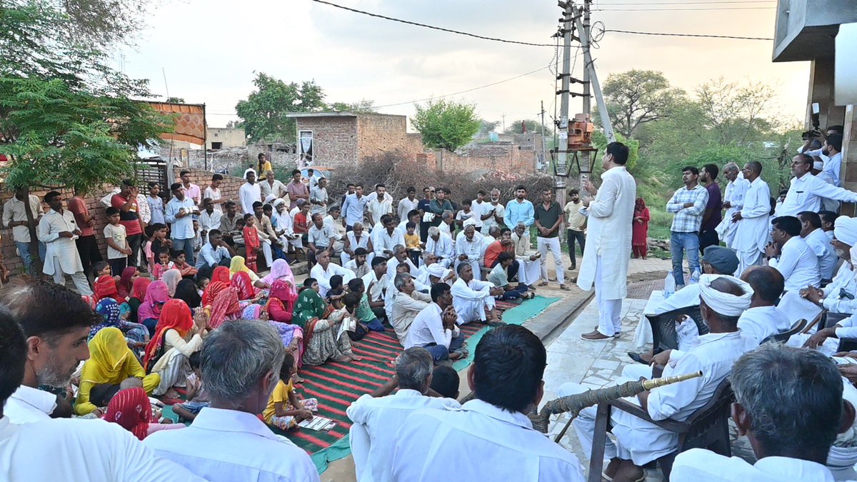 anilmaanINC's tweet photo. जनसंपर्क अभियान 4 अगस्त विधानसभा नलवा !!
#हरियाणा_माँगे_हिसाब
#नलवा

@DeependerSHooda https://t.co/7eGf9nirdb
