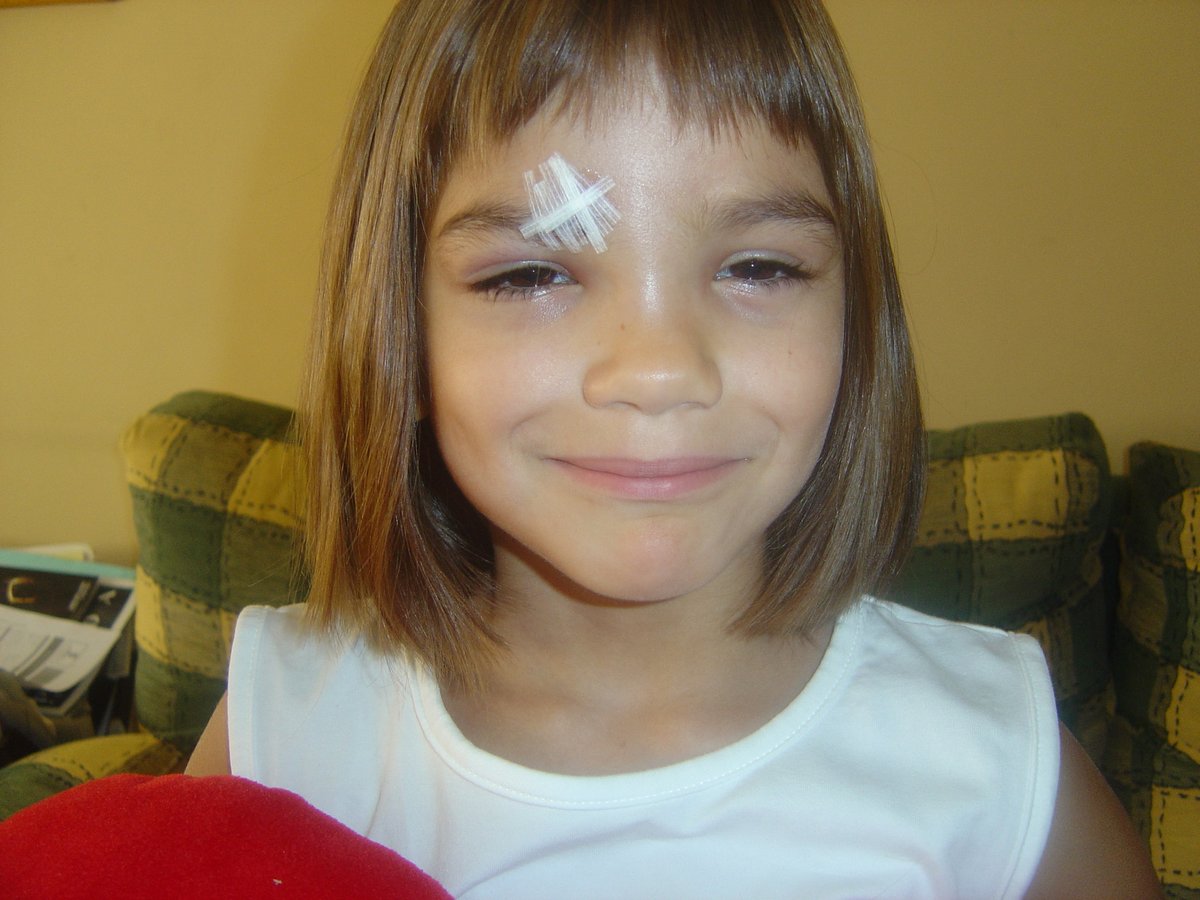 ¿Os imagináis caeros por las escaleras o abriros la ceja y que no os duela? 

Así fue mi vida durante cerca de 15 años.

Hoy os voy a contar cómo ser adoptada hizo que dejase de sentir dolor físico durante tanto tiempo y cómo era vivir sin sentir. 

Hilo: