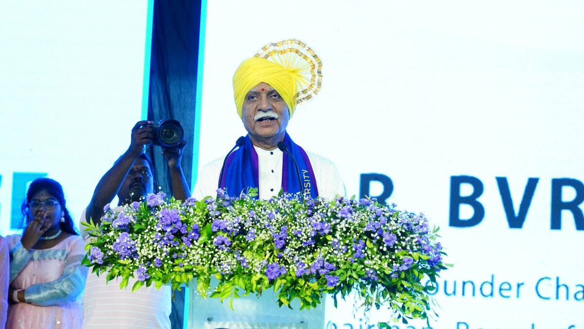 sr_university's tweet photo. SRU 2nd Convocation!
Honored to have BVR Mohan Reddy of Cyient & actor Tanikella Bharani, along with Chancellor A. Varada Reddy, VC Deepak Garg, & Registrar Dr. Archana Reddy. Their inspiring messages motivated our students to new heights!
#SRU #SRUConvocation #SRUPride https://t.co/L7HAoHV39M