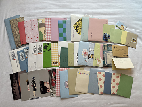 2024년 8월 4일
- 손편지
우편으로 메일로 그리고 현장에서도 많은분들이 직접 써주신 손편지를 모아 전달했습니다. 기간이 짧아서 걱정했었는데 정성스런 편지들이 잠깐 정리하면서 본 저희도 감동이었습니다. 멋진 편지들 감사합니다💌📭