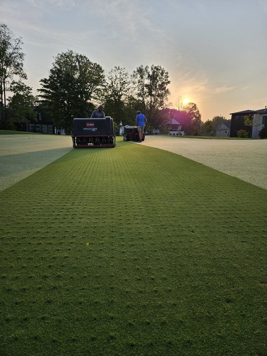 HFTurf's tweet image. Good Monday to vent and topdress greens!