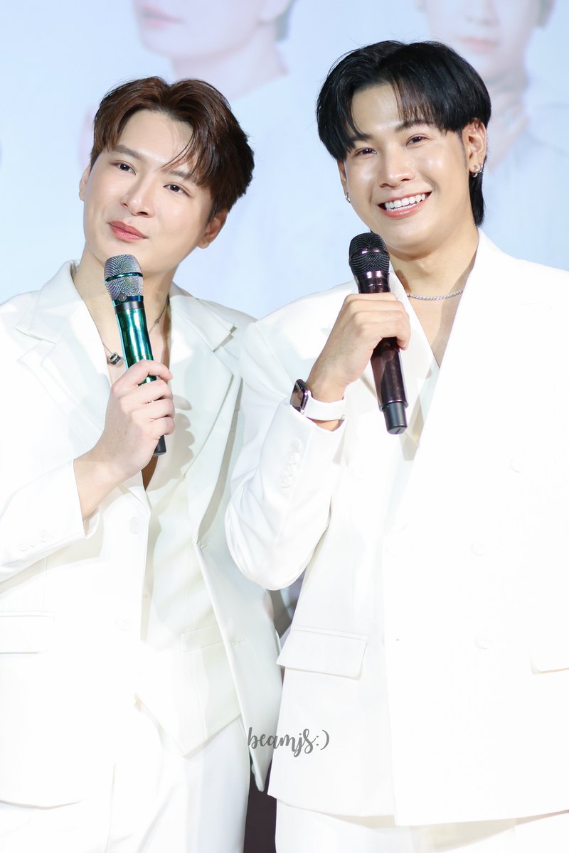 beamjs's tweet photo. All white is the best 😍😍😍

#BSCxKristSingto 
#DoubleAuraWithKristSingto 
#คริสสิงโต #KristSingto https://t.co/zRZj8ied0A