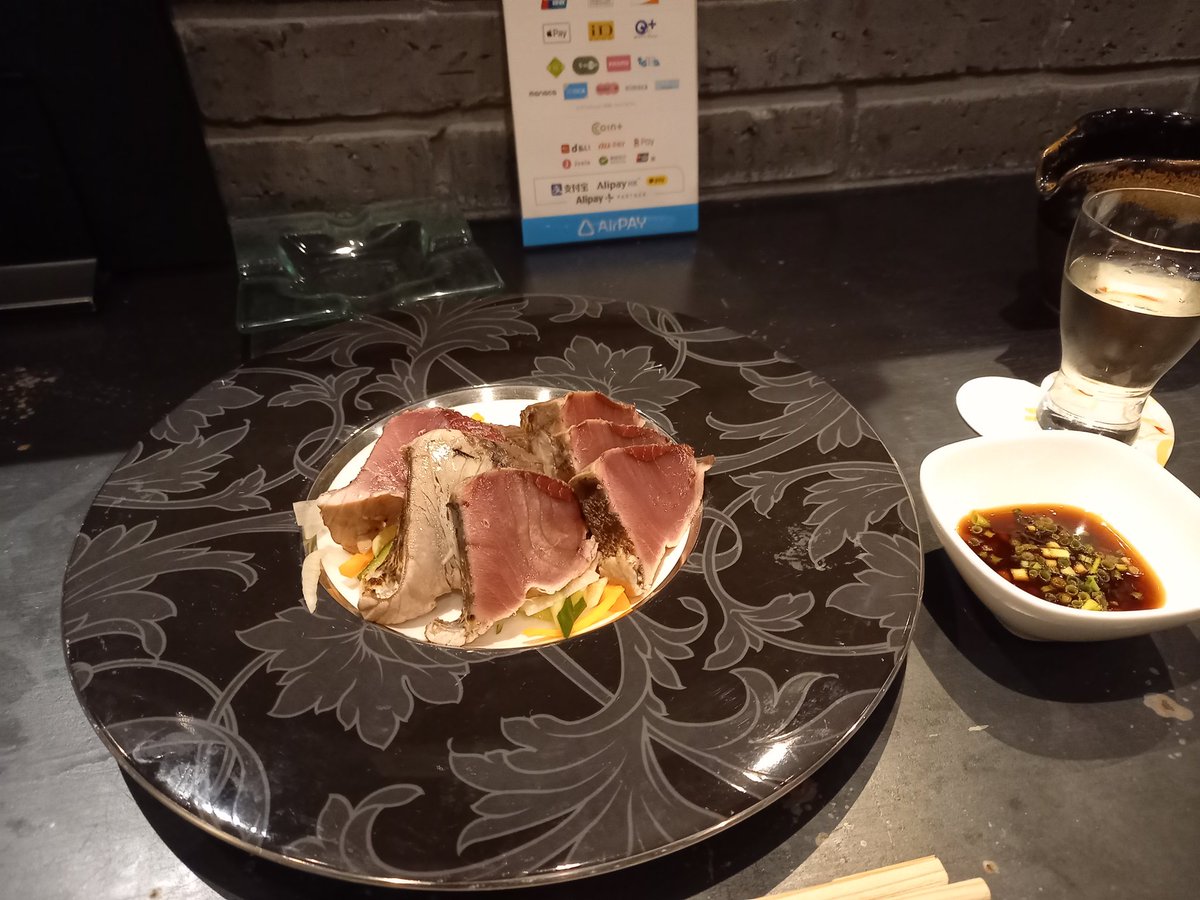 ishikawaPTA's tweet photo. 久々に外飲み。
ここのカツオ塩たたきは絶品!
#TASUKE https://t.co/lJxqeWLY0Z