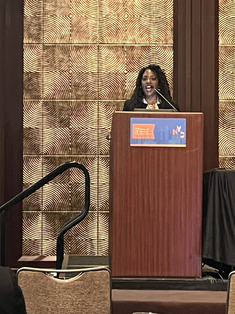 ForeverFancy17's tweet photo. Thank you to the @NationalMedAssn for inviting me to speak at the Internal Medicine Section about Lung Cancer Screening and sharing ways we can mitigate disparities in screening through education and community outreach. https://t.co/Pbol6fAuYI