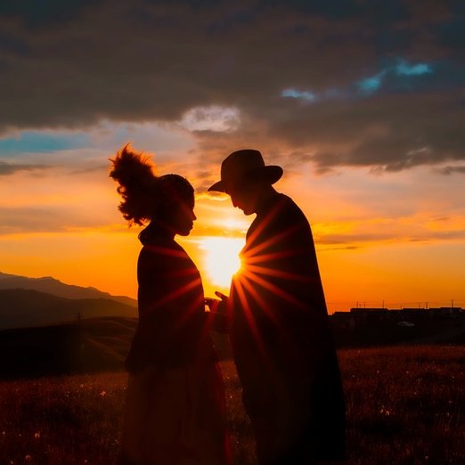 SianYvetteOwen's tweet image. My love,

What words could I possibly write
To the sound of crickets serenading in the night?
It’s only when the rays of the sun trace your face
That I see - you’re my whole world 
The #verse to my universe

#Vss365

📸Pixabay