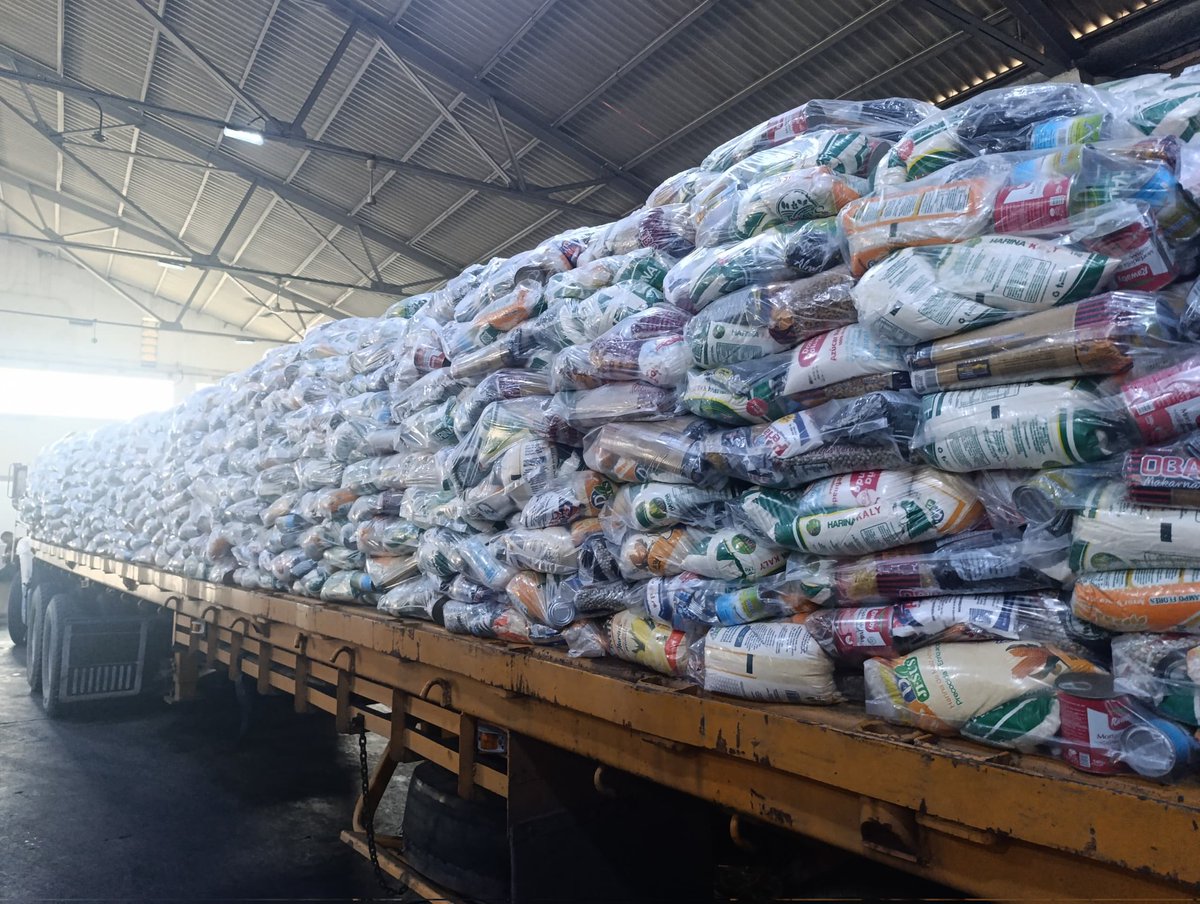Durante la última semana, más de 48 mil combos CLAP fueron distribuidos a las familias sucrenses a través de Alimentos de Sucre, fortaleciendo la seguridad alimentaria en Sucre, gracias al compromiso del presidente <a href="/NicolasMaduro/">Nicolás Maduro</a> y el gobernador @GPintoVzla

#PatriaSoberanaYPlena