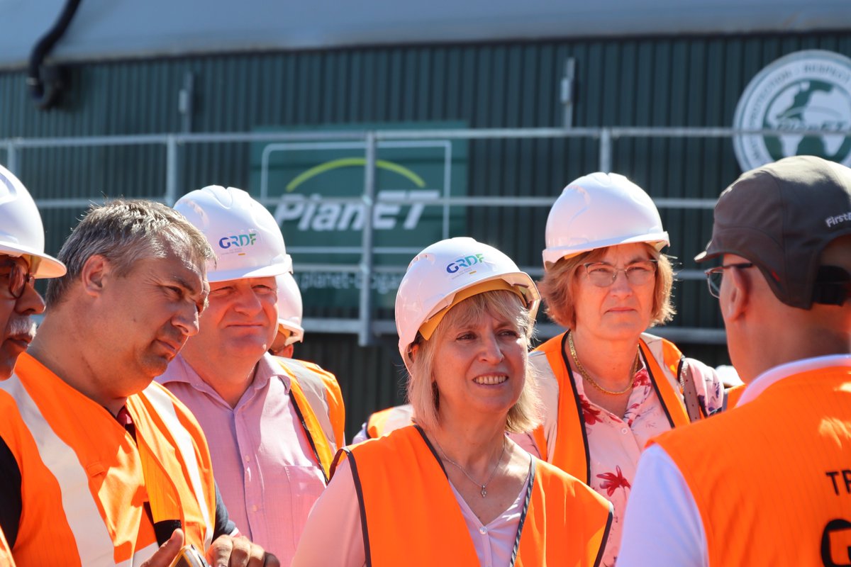 Le développement de la #méthanisation est une priorité de la stratégie régionale de l’État pour augmenter la part des énergies renouvelables. 

C'est le message porté la Préfète F. BUCCIO lors de son déplacement avec <a href="/Prefet03/">Préfet de l'Allier</a> auprès d'une unité de production exemplaire.