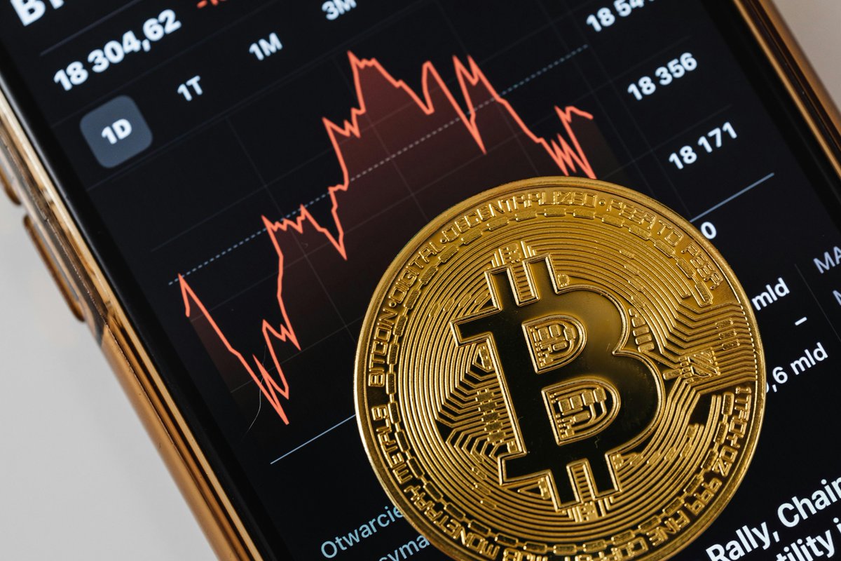 CeVaDe's tweet photo. Las pérdidas de #Bitcoin hoy superan los 185 mil millones de dólares, una de las peores desde su creación.
📍 #Noticias #Criptomonedas #CriptoNoticias 
📍 Vía @AlertaNews24 
💾 https://t.co/aXjQb3zcsK
📢 Atte. #CesarVallejodelaTorre https://t.co/1OquUorcEd