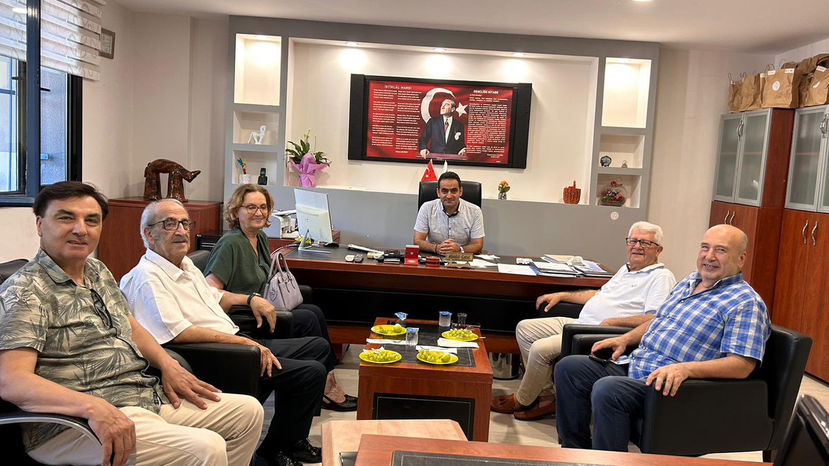 NefusNakipoglu's tweet photo. Okul Müdürümüz Mücahit ÇATAL’a hayırlı olsun ziyaretinde bulunan Hilmi Nakipoğlu ve değerli arkadaşlarına teşekkür ederiz💐 https://t.co/szOV5w64ut