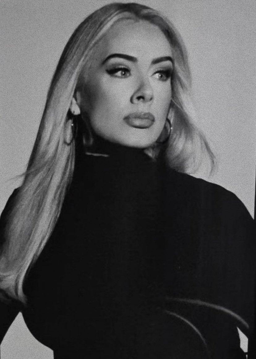 rosesforwIne's tweet image. Adele’s face card never declines my god