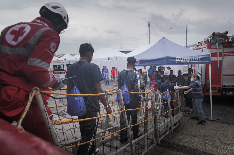 “As people step onto dry land, they look into your eyes and thank you. Sometimes they hug you and cry. It’s very emotional.”

Following a search and rescue mission with <a href="/ifrc/">IFRC</a> and <a href="/SOSMedIntl/">SOS MEDITERRANEE</a> teams on-board #OceanViking, 196 survivors disembarked in #Ancona.

📸Camille Martin Juan