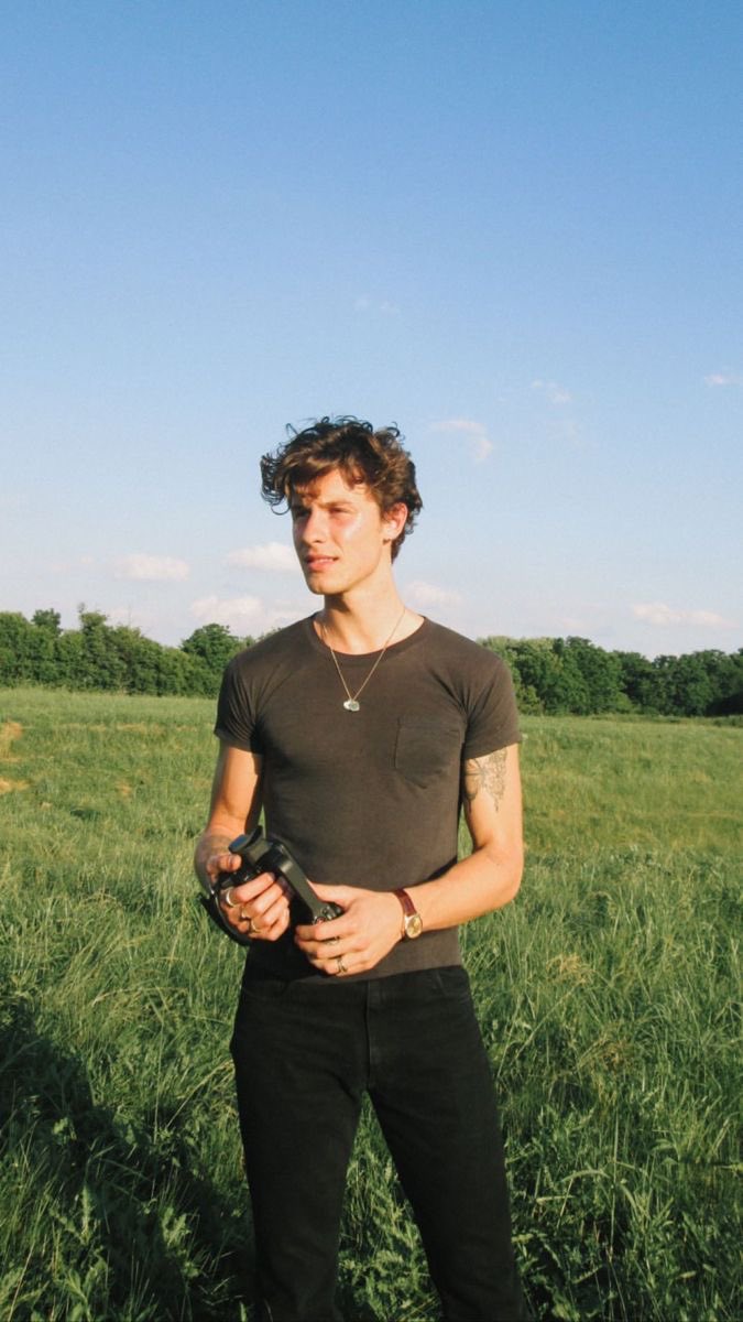 ruinssm's tweet photo. happy first #mendesmonday  and release week 🥹🥰🤍 https://t.co/gIueUQWy9Y
