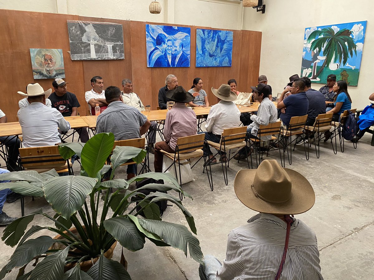 Asamblea de representantes de las diferentes regiones productoras de Mezcal del Estado de Oaxaca. Aprobando nuestro plan de acción ante la indiferencia de la autoridad municipal de Oaxaca de Juárez. <a href="/GobOax/">Gobierno de Oaxaca</a> 
#maestrosdelmezcal