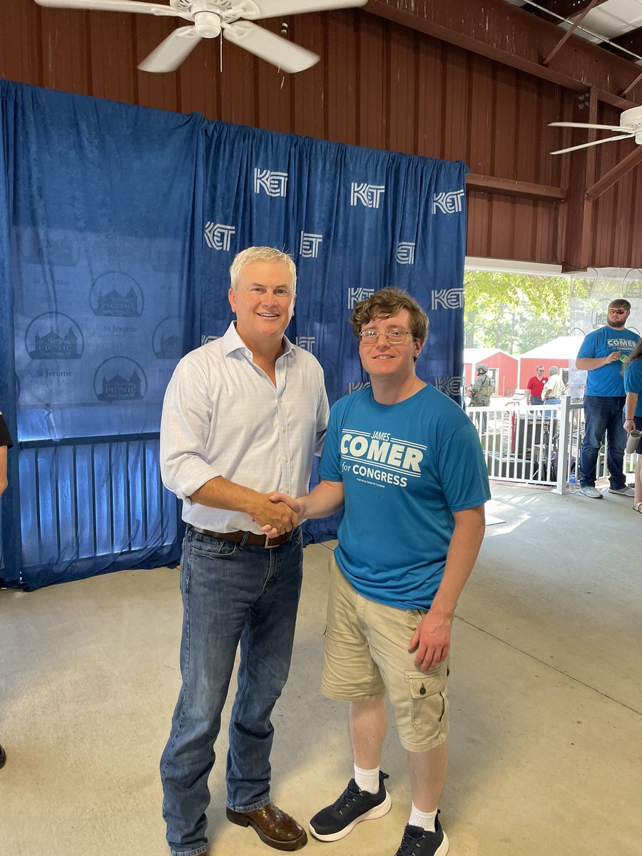 TrevorAReynolds's tweet photo. Went to my first #FancyFarm this past weekend. Was lots of fun and enjoyed getting to hang out with friends, eat BBQ, and root for #TeamComer! Too bad Andy Beshear was too scared to show up. Instead, we got far-left crazies shouting “Ceasefire now!” and the @lpky. 🇺🇸 https://t.co/4tViCvlyEo