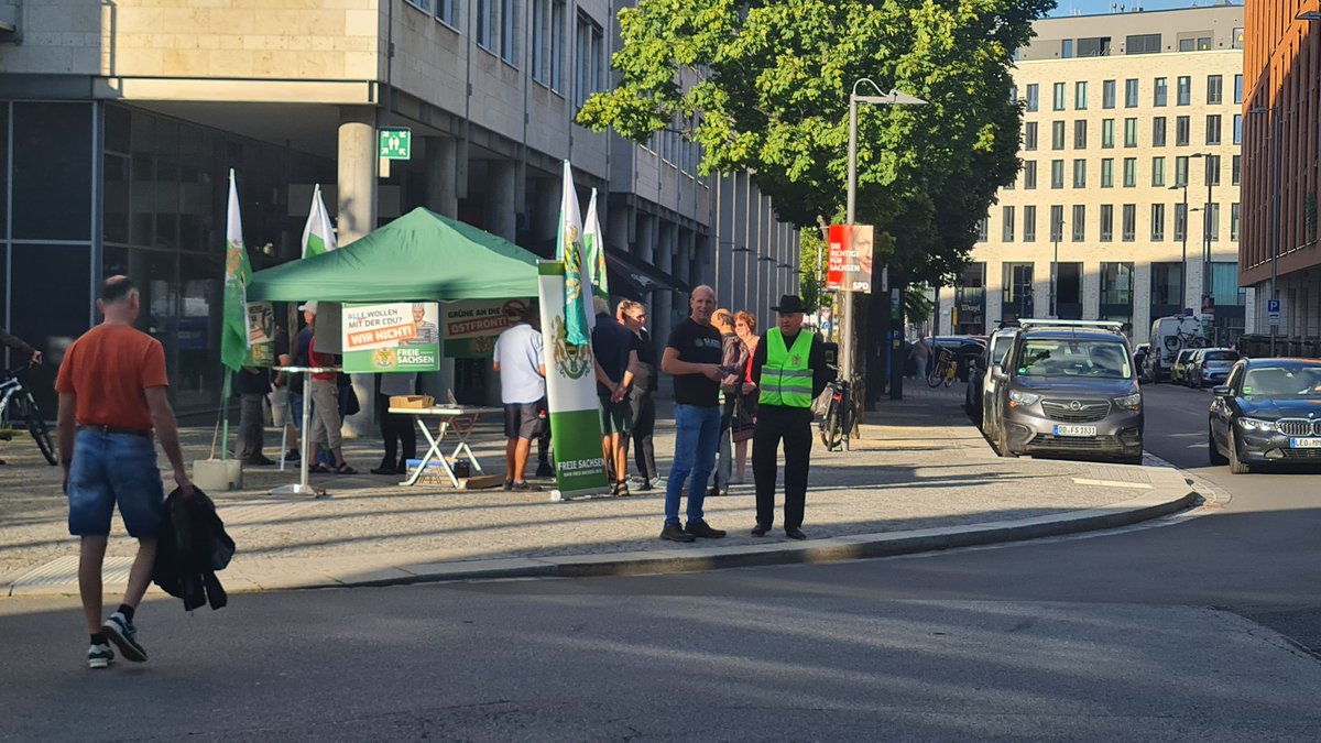 ultras_gg's tweet photo. Die Freien Sachsen wollen wohl das Wahlforen der VHS Dresden stören
#dd0508 https://t.co/1hbpbyPESe
