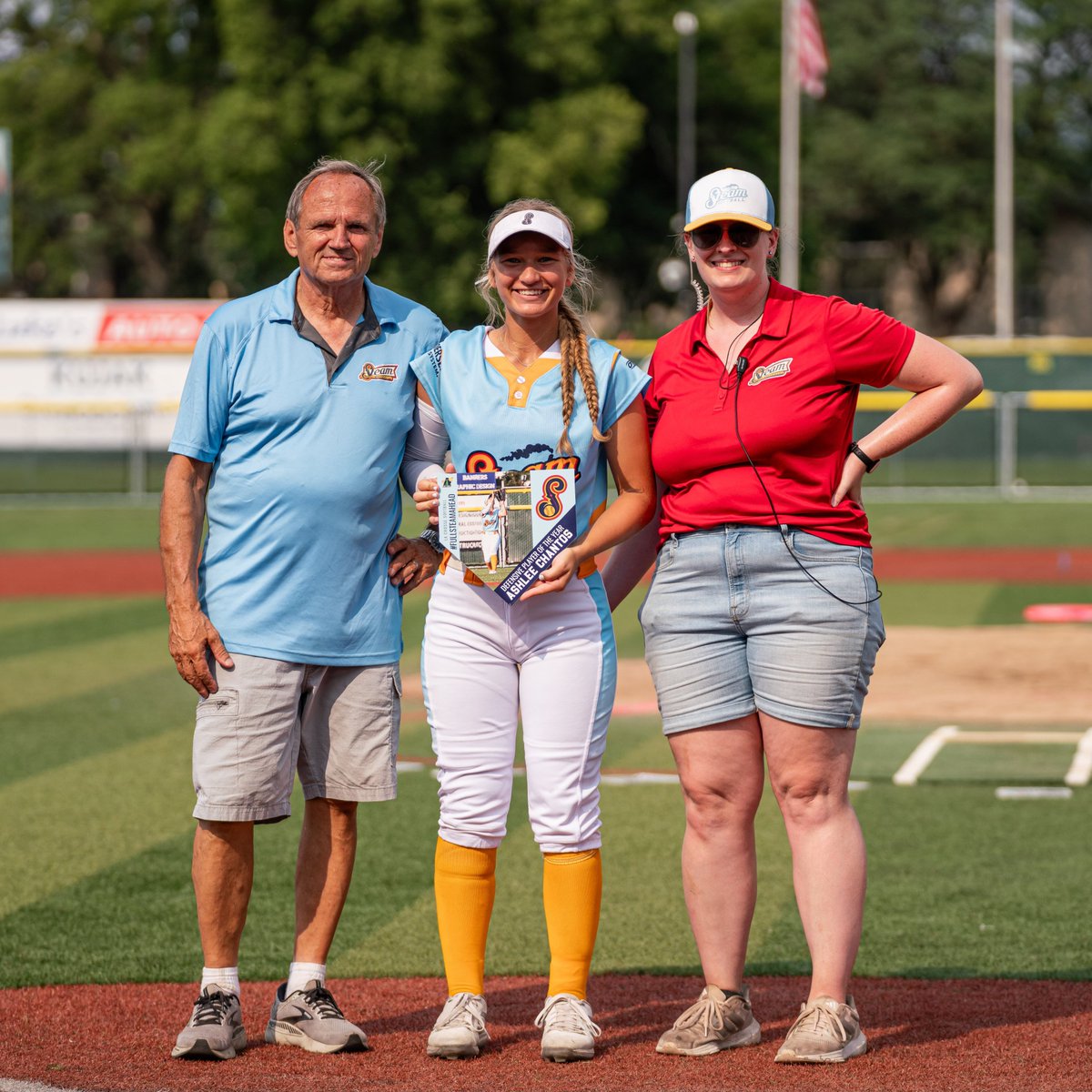 La Crosse Steam Softball (@laxsteam) on Twitter photo 2024 STEAM AWARDS 🚢 #FullSteamAhead
🏆 Defensive Player of the Year: Ashlee Chantos (<a href="/ashleechantos07/">Ashlee Chantos</a>) 2024 STEAM AWARDS 🚢 #FullSteamAhead
🏆 Defensive Player of the Year: Ashlee Chantos (<a href="/ashleechantos07/">Ashlee Chantos</a>)