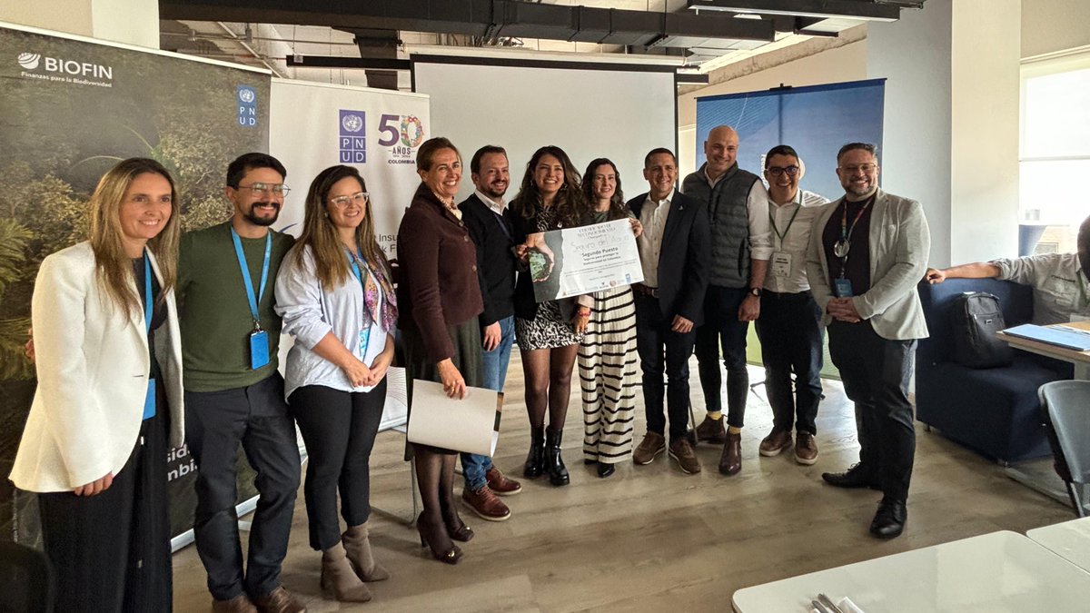 FasecoldaOficia's tweet photo. En el cierre del segundo reto de #Innovación "Aseguramiento para la #Biodiversidad", una iniciativa de #Fasecolda en alianza con @PnudColombia y @UNDPbiofin, destacamos el gran potencial del mercado de #Seguros en Colombia. Felicitamos a los ganadores:
🥇 Primer puesto
Previsora Seguros @SomosPrevisora
AON Risk Services Colombia
South Pole @southpoleglobal
Pipra
Banco Contactar @BancoContactar
🥈 Segundo puesto
Seguros SURA @SegurosSURAcol
WWF Colombia @WWFColombia
Asegurar comunidades y territorios desatendidos es clave para nuestro crecimiento. 🌿🔍