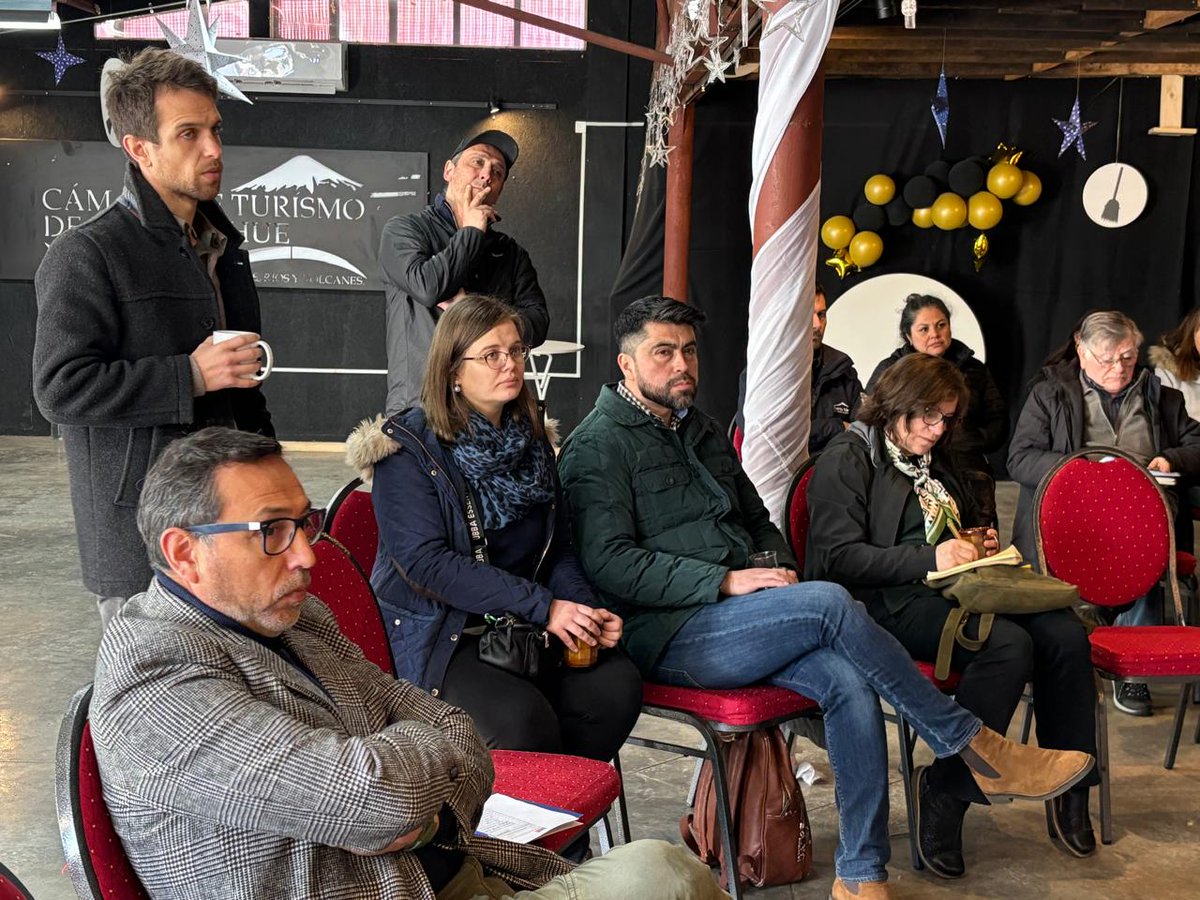 SeremieconomiaX's tweet photo. En Llanquihue se realizó la 1era Mesa Público-Privada de la #ZOIT Lago Llanquihue encabezada por la directora de @SernaturLagos Claudia Renedo y que contó con la participación del Seremi de Economía @lcardenasmayorg y el alcalde de Pto. Varas Tomás Gárate, https://t.co/5MnMZra2L3