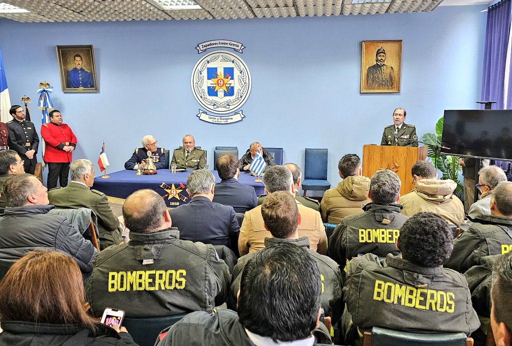 𝗡𝗨𝗘𝗩𝗢𝗦 𝗖𝗔𝗥𝗥𝗢𝗦 | En el salón de honor de la <a href="/NovenaCBV/">Novena Zapadores Freire-Grecia</a> de <a href="/cbv1851/">Bomberos Valparaíso</a> se efectuó la ceremonia de entrega de carros para Bomberos de Limache, Olmué, Viña del Mar y Valparaíso. (1/3)