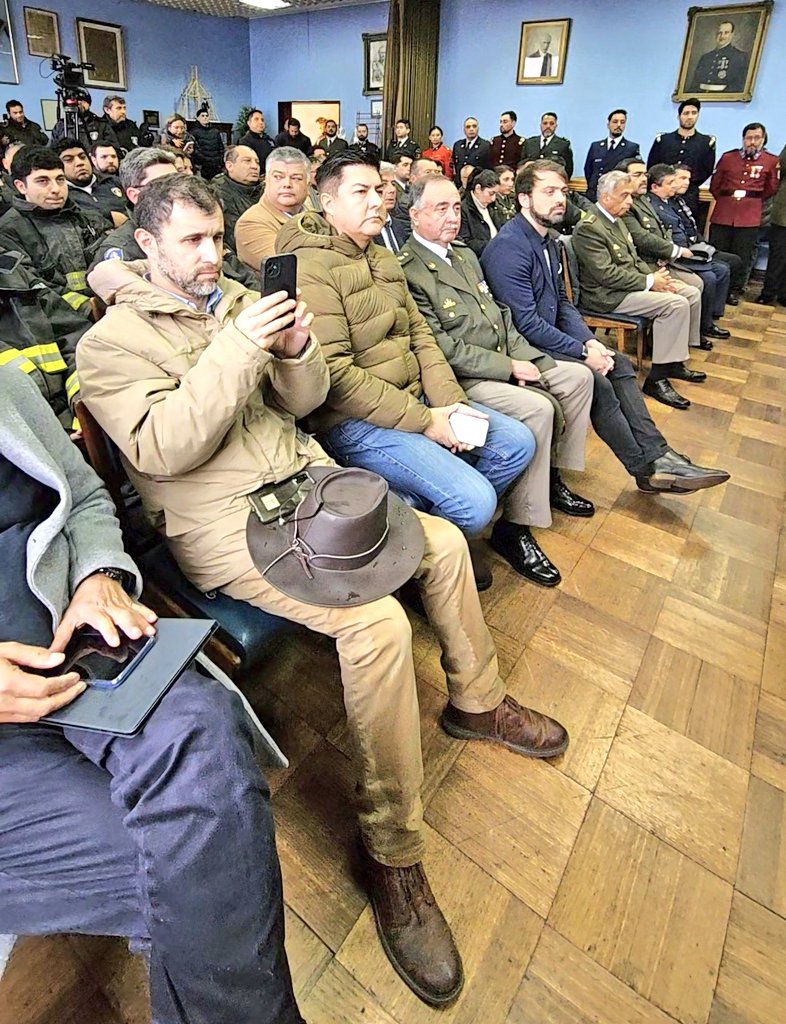 (2/3) Asistieron el Gobernador Regional, Rodrigo Mundaca; el Presidente Nacional, Juan Carlos Field; el Presidente Regional, José Molina; Alcaldes, Consejeros, Superintendentes y delegaciones de Bomberos (as).