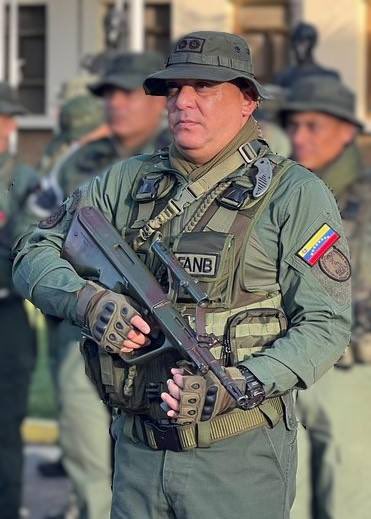 Felicito al Mayor General Jesús Villamizar Gómez, por su merecido ascenso al grado inmediato superior, valiente combatiente cuyo esfuerzo y trabajo constante al frente de la <a href="/ZODI_LaGuaira/">ZODILaGuaira</a> ha sido ejemplo de liderazgo y dedicación en la titánica labor de hacer de nuestra patria