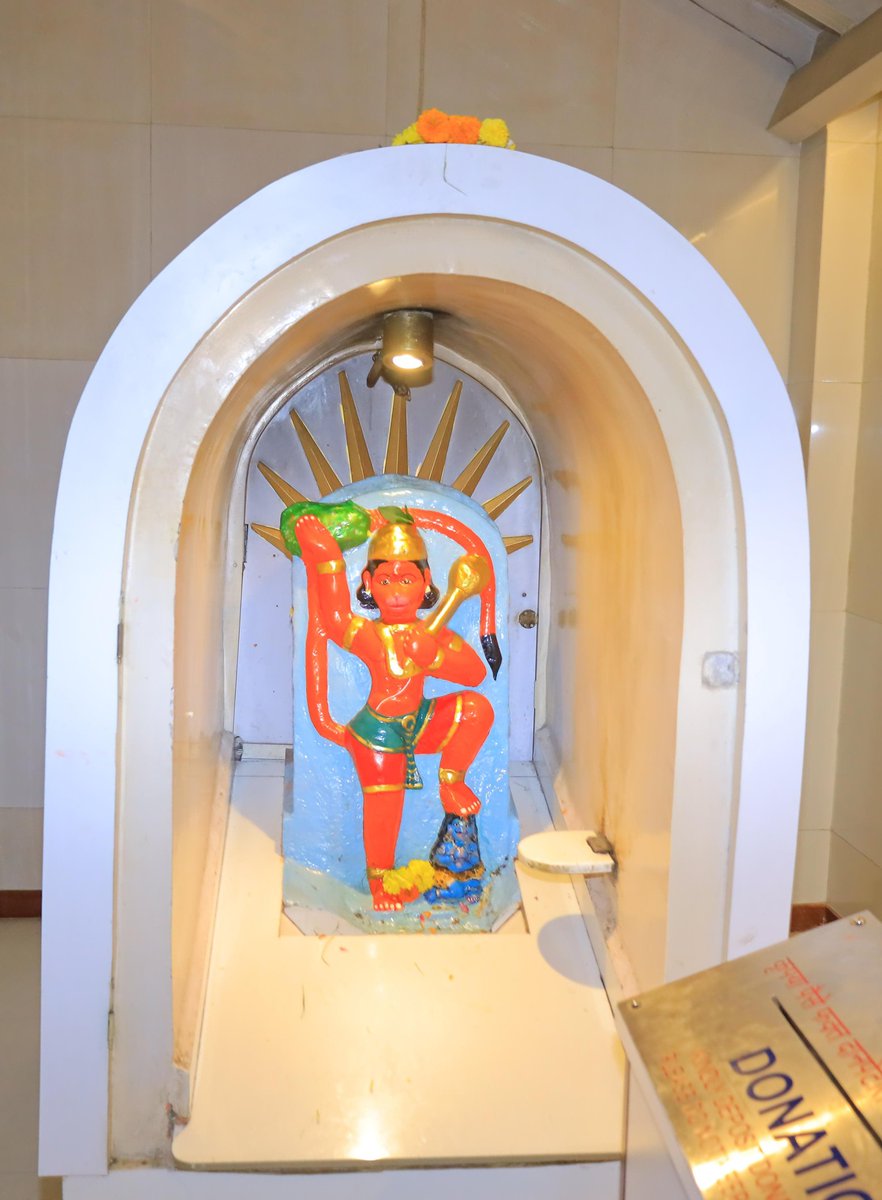 AUThackeray's tweet photo. वरळी येथील श्री केदारेश्वर मंदिरात जाऊन महादेवाचे दर्शन घेतले. https://t.co/tAnW6Fc2Jl
