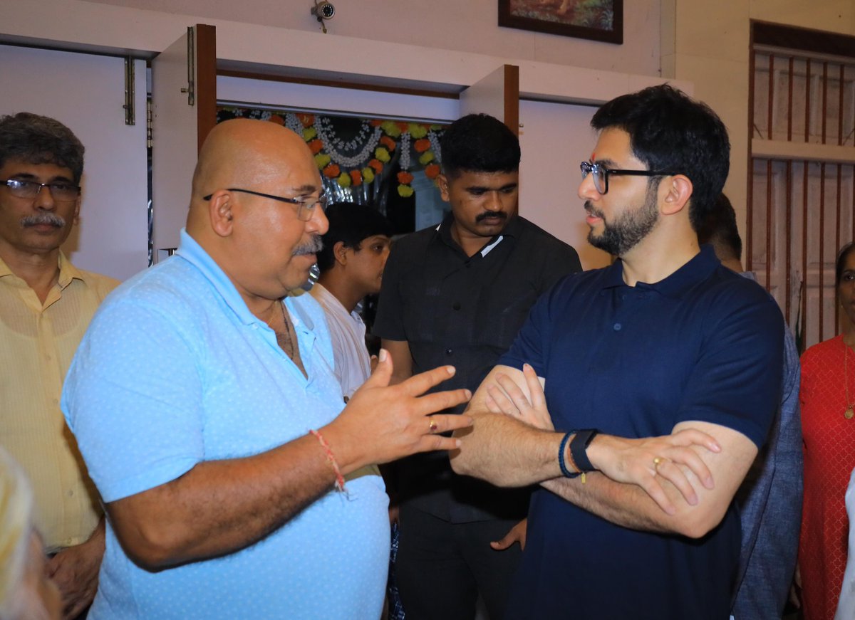 AUThackeray's tweet photo. वरळी येथील श्री केदारेश्वर मंदिरात जाऊन महादेवाचे दर्शन घेतले. https://t.co/tAnW6Fc2Jl