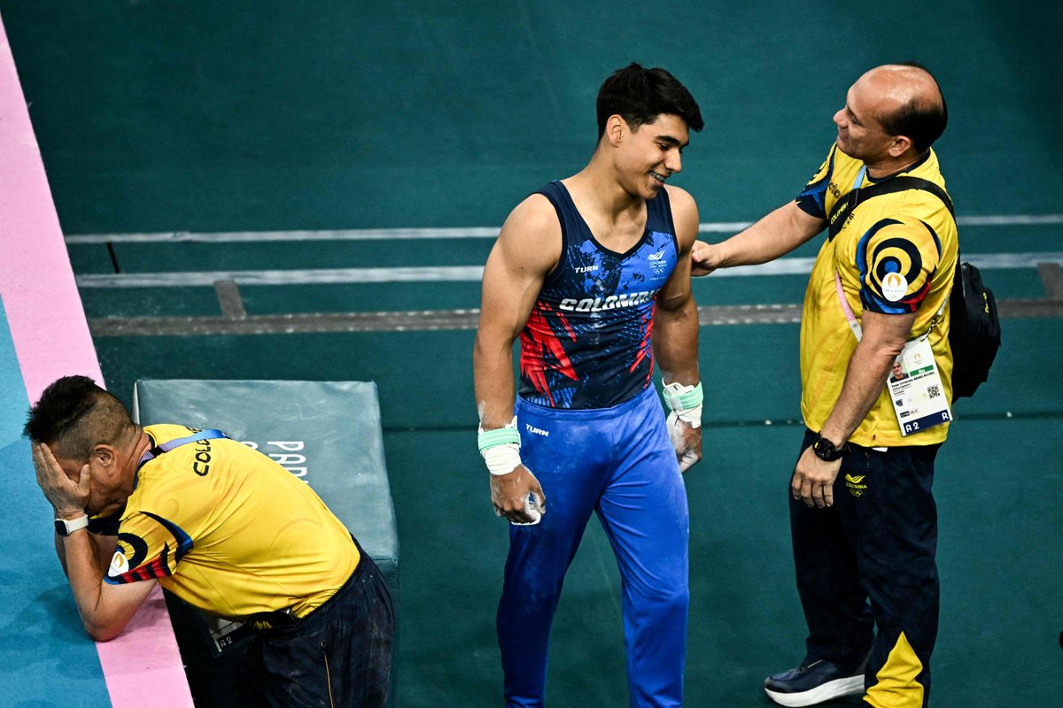 ¿Y quién es ese hombre entre lágrimas? En medio de la alegría por la medalla de plata, no nos quedamos callados. Y vamos con un homenaje hecho a trinos para Jairo Ruiz, ese entrenador bravo (como el Norte 🔴⚫️) y exigente que hoy lloró con Angel barajas en #PARIS2024  ¡Vamos!