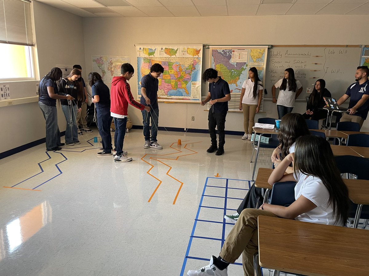 SThomas_SRMS's tweet image. So great to have our Cavs back in classes at Hernando! 
Our teachers have gone all out to build a warm and welcoming environment #chasing100 @imalvillar_HMS @RNava_HMS @SGTCarrasco_ES