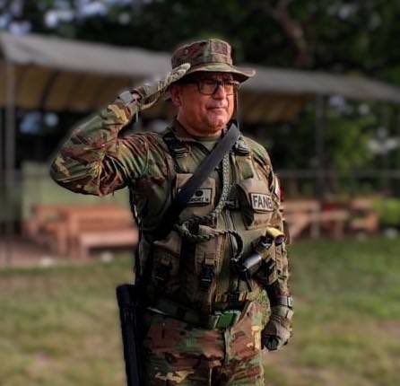 Felicito al Mayor General Henry David Rodríguez Martínez, Comandante de la ZODI Zulia por su merecido ascenso al grado inmediato superior, quien ha demostrado alto sentido del deber y compromiso en el mantenimiento de la Paz en su territorio, combatiendo a los grupos generadores