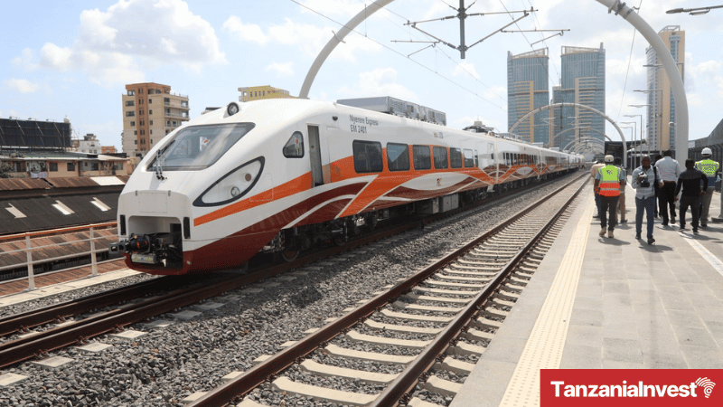 JRUrbaneNetwork's tweet photo. By the way, Tanzania opened the second section of it's electrified standard gauge railway which now stretches from Dar es Salaam to Dodoma last week. Constructed by a Turkish company (Yapı Merkezi) and using EMUs and electric locos from S Korea's Hyundai Rotem... https://t.co/DchJngu0sZ