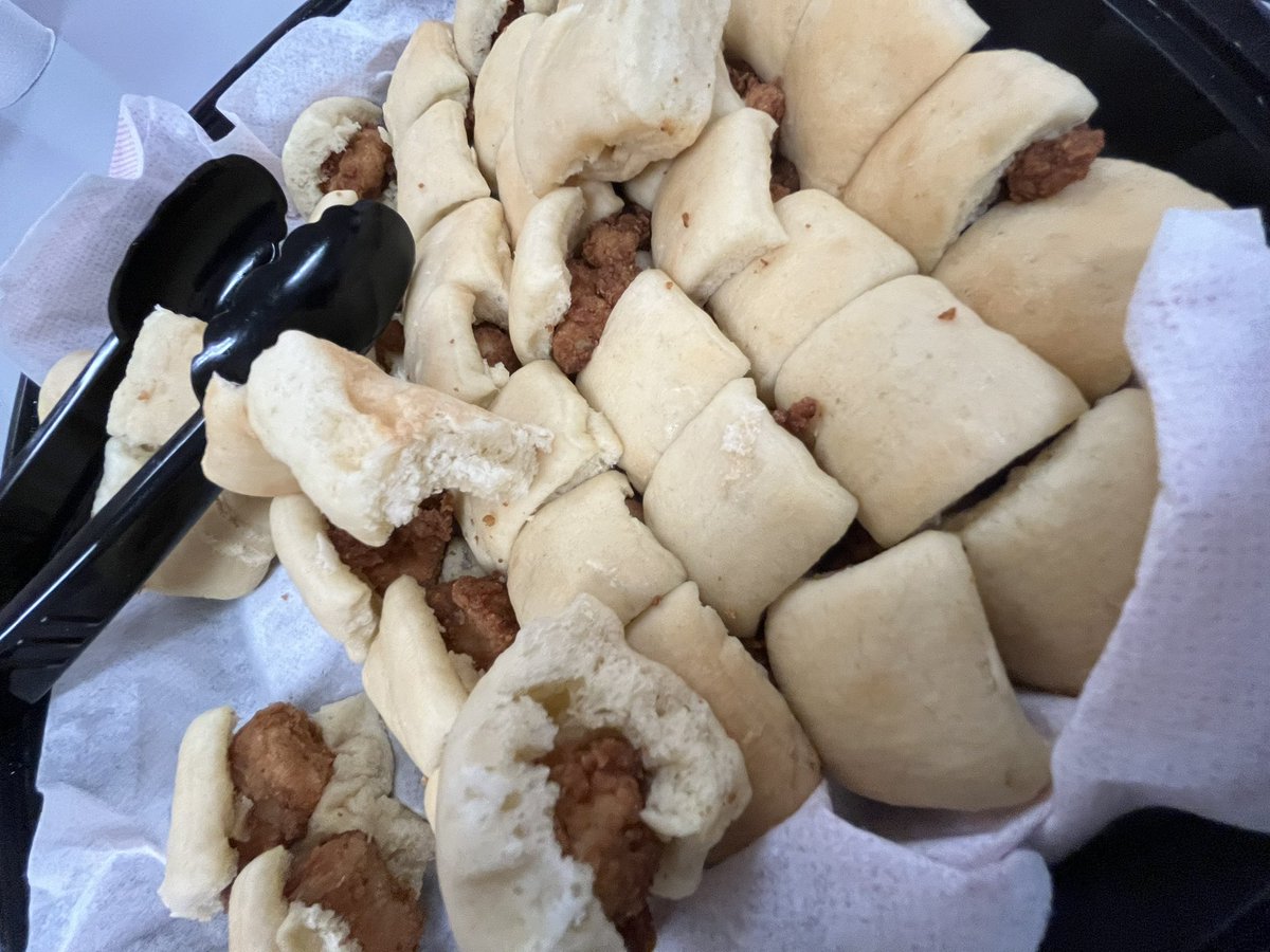 PCSDK12's tweet photo. Thanks to @thefatbradpitt the all fine folks at Farmers and Merchants Bank for always supporting @PCSDK12 and providing our teachers and staff with a delicious breakfast to kick off teacher #institute2024 #Back2School
#educationpartner
@PiedmontHS @piedmontelem @PiedmntMdSchool https://t.co/wIRbgXXHFL