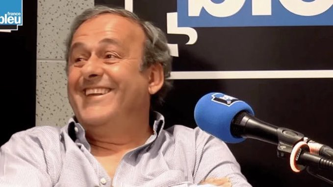 ___Sofiane's tweet photo. Carton rouge. https://t.co/L4QVOjppld