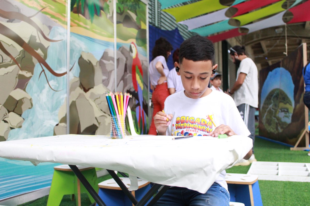 En la Filven disfrutamos con muchas sorpresas para todo el público, incluyendo el tradicional Pabellón Infantil para los más pequeños de la casa. Síguenos➡️linktr.ee/filven_cultura

#LeerTransforma