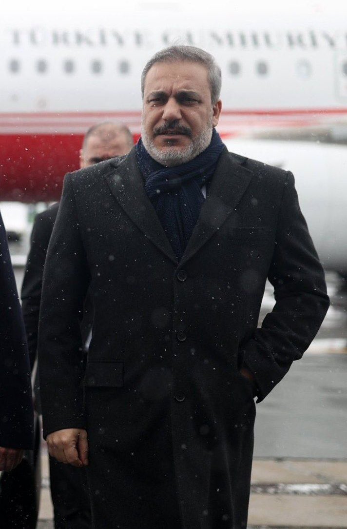 medyamuhtari's tweet photo. 🔴 Dünyada şu sözü edecek başka bir isim varsa getirin elini öpelim.

📍Hakan Fidan:
"Sahipleri İsrail'in tasmasını eline alsın" https://t.co/DhAT3ujrG1