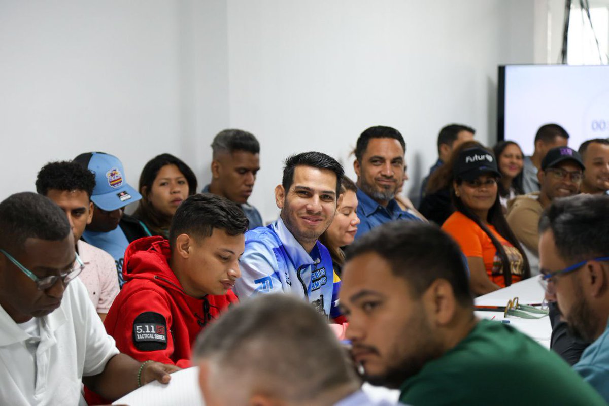 Josué Lorca Vega (@josuelorcav) on Twitter photo Seguimos trabajando para construir un futuro lleno de paz y soberanía para todas y todos los venezolanos, donde la unión y el respeto sean pilares fundamentales para lograr una Patria bonita y próspera.
¡A Venezuela le sobra Futuro!
<a href="/NicolasMaduro/">Nicolás Maduro</a>
<a href="/HectoRodriguez/">Héctor Rodríguez C.</a> Seguimos trabajando para construir un futuro lleno de paz y soberanía para todas y todos los venezolanos, donde la unión y el respeto sean pilares fundamentales para lograr una Patria bonita y próspera.
¡A Venezuela le sobra Futuro!
<a href="/NicolasMaduro/">Nicolás Maduro</a>
<a href="/HectoRodriguez/">Héctor Rodríguez C.</a>